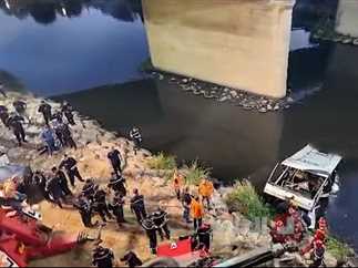 اليوم مأساة في الجزائر.. مصرع 18 شخصًا إثر سقوط حافلة في وادي الحراش