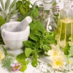 دور الأعشاب الطبية في علاج الأمراض وتعزيز الصحة بطرق طبيعية وآمنة