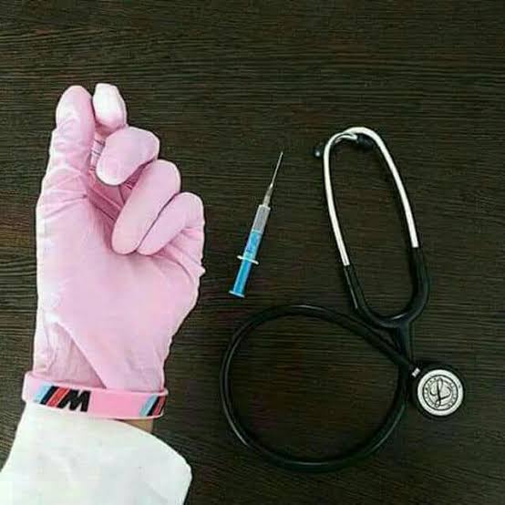 ممرضة مصرية تنقذ حياة مسن
